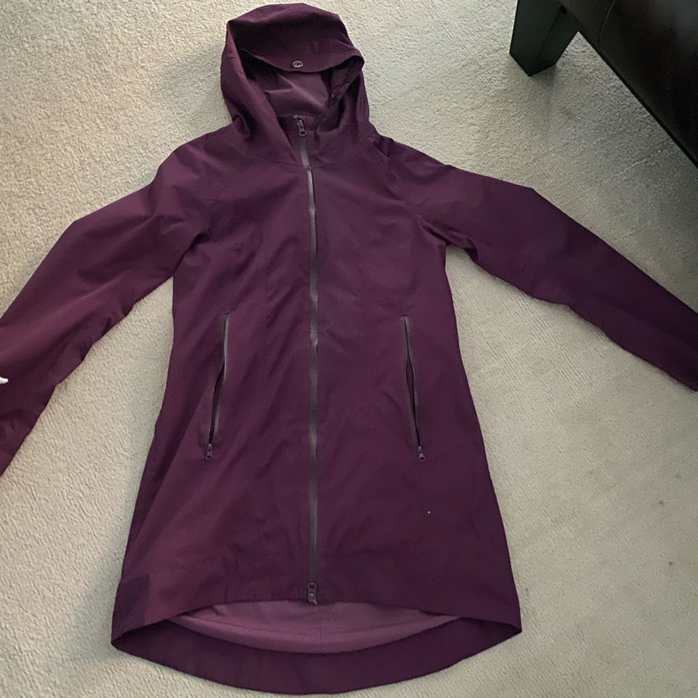 Lululemon right as rain coat sz 8